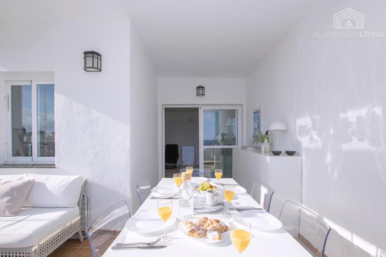 Scandinavian Style Apartment With Amazing Sea Views And South West Facing Sunny Terrace In Miraflores Walking Distance To The Beach! Малага Экстерьер фото