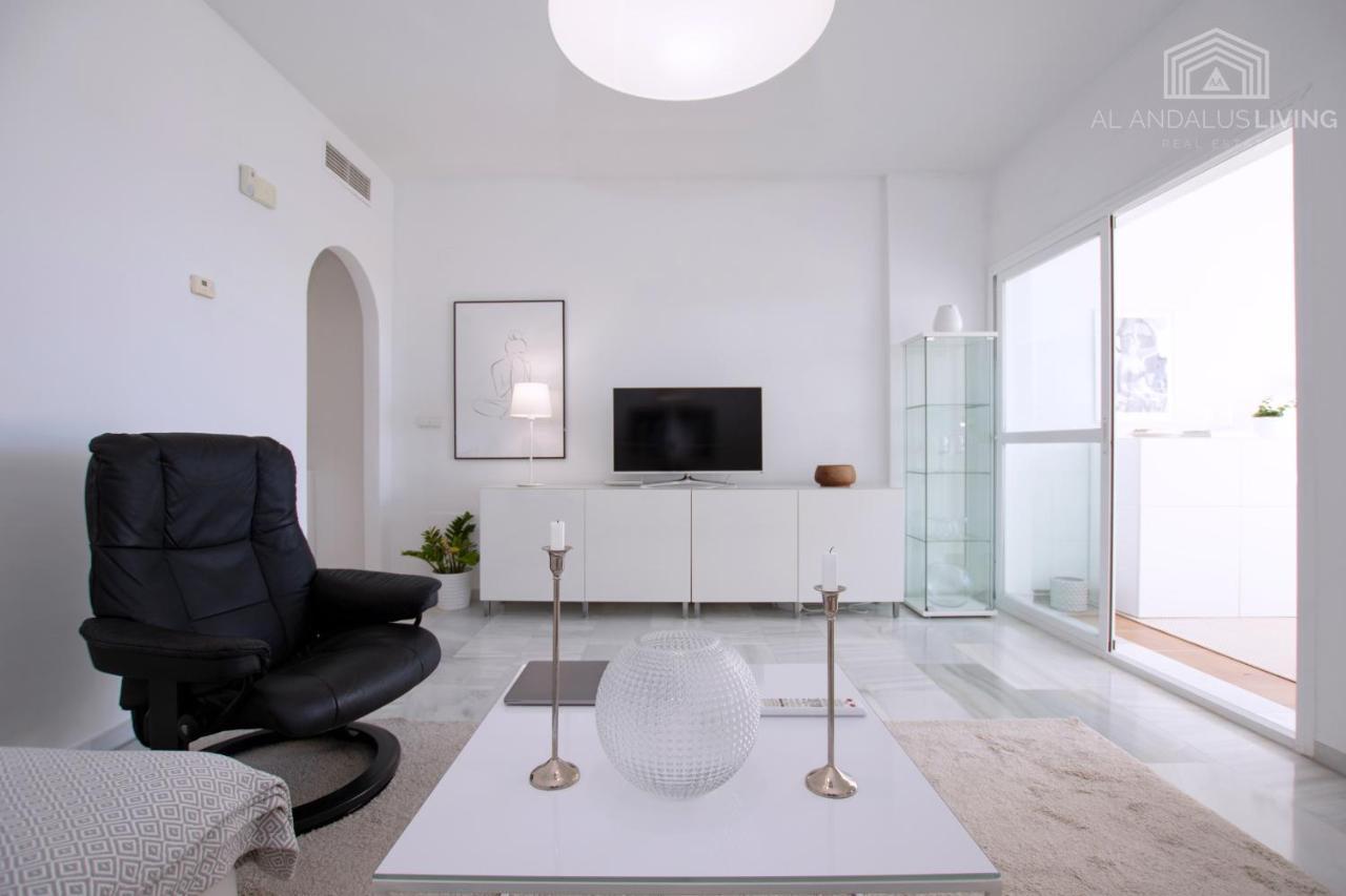 Scandinavian Style Apartment With Amazing Sea Views And South West Facing Sunny Terrace In Miraflores Walking Distance To The Beach! Малага Экстерьер фото