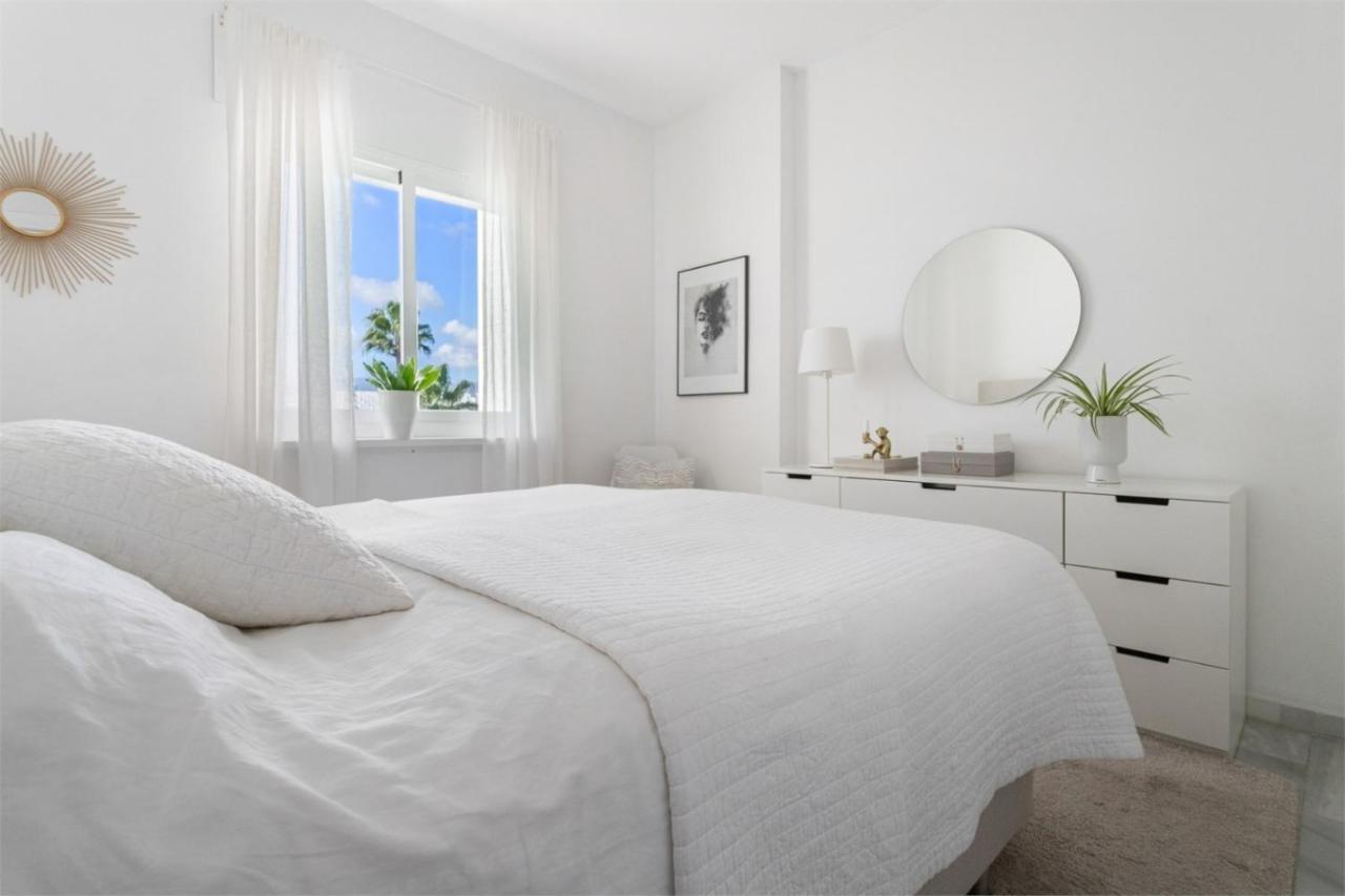 Scandinavian Style Apartment With Amazing Sea Views And South West Facing Sunny Terrace In Miraflores Walking Distance To The Beach! Малага Экстерьер фото